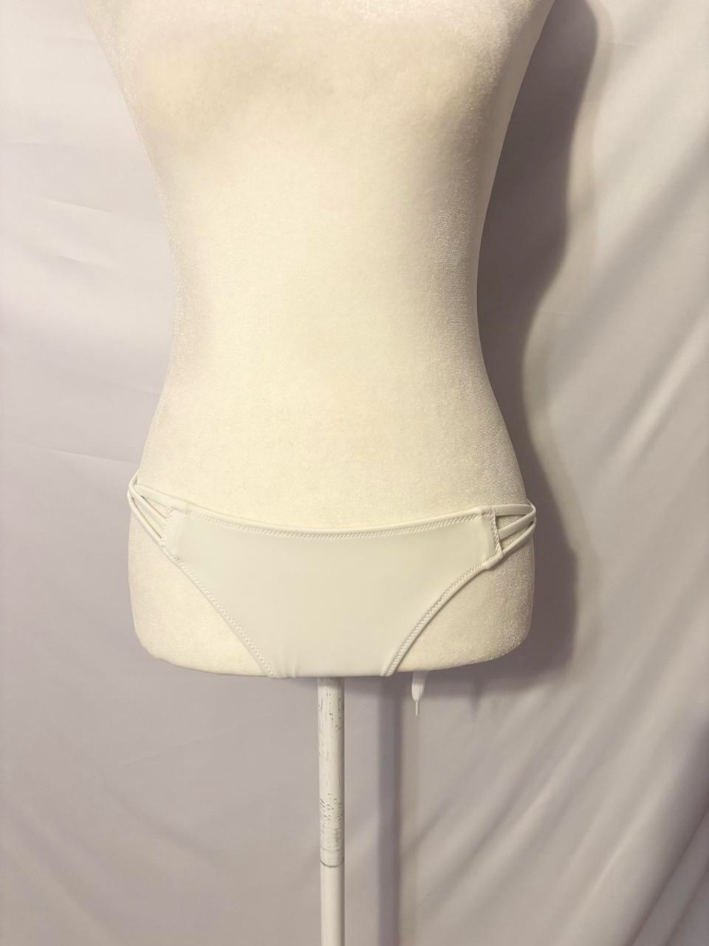 Y2K Victoria’s Secret White Criss Cross Bikini Bottoms